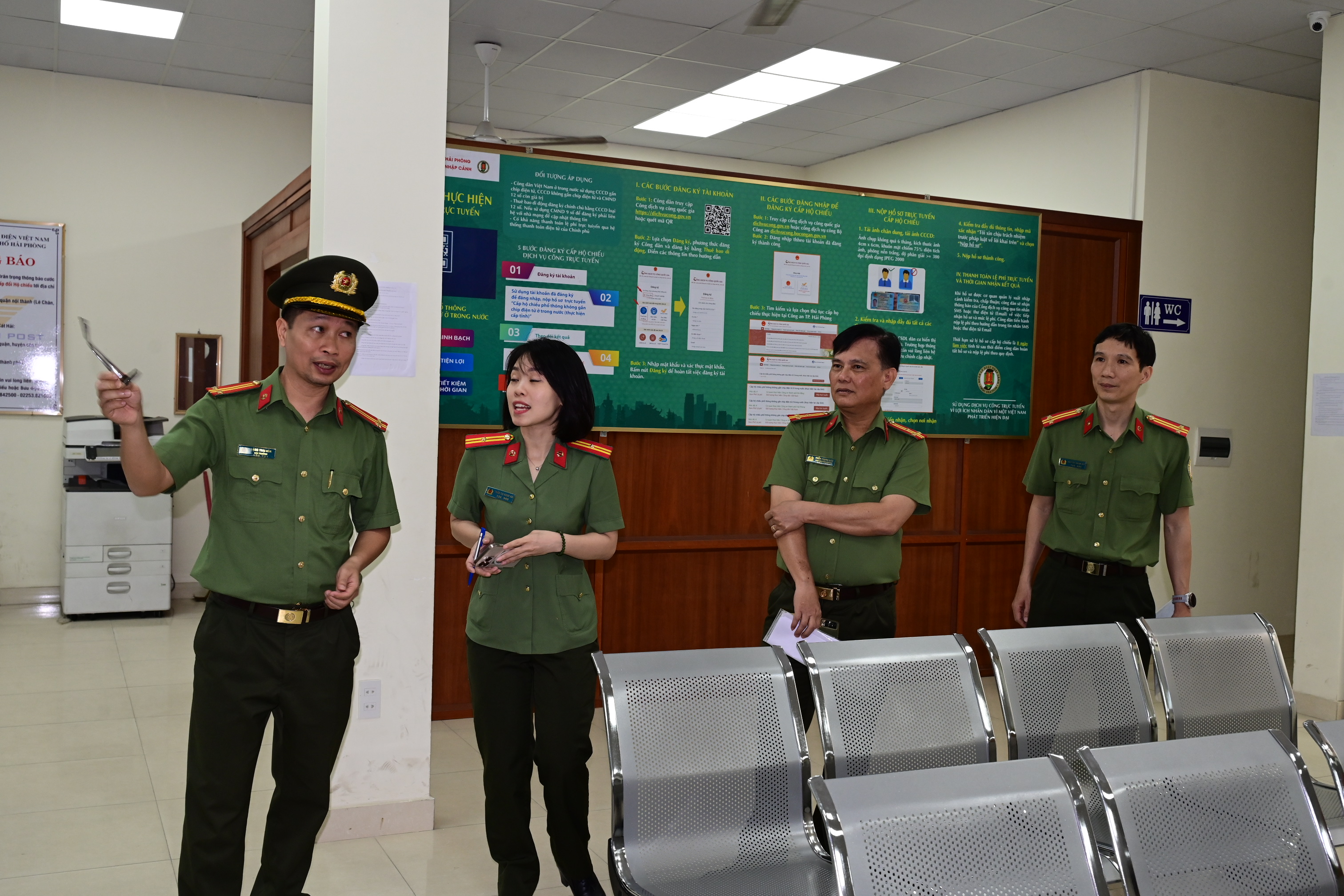 Kiểm tra đột xuất công tác cải cách hành chính tại 5 đơn vị trong Công an thành phố